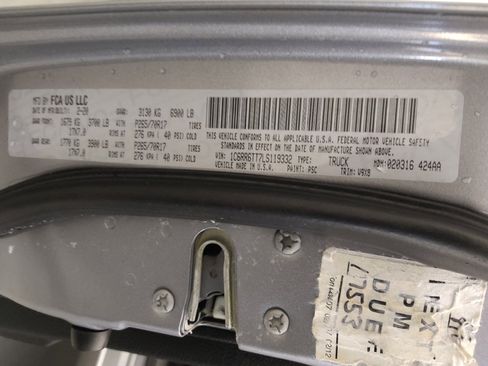 Used 2020 RAM 1500 Classic SLT image 33