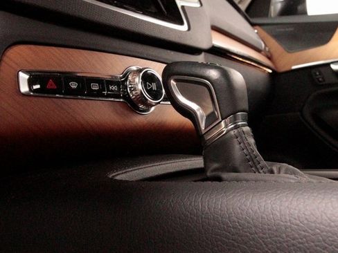 Used 2022 Volvo XC90 T6 Momentum w/ Advanced Package image 34