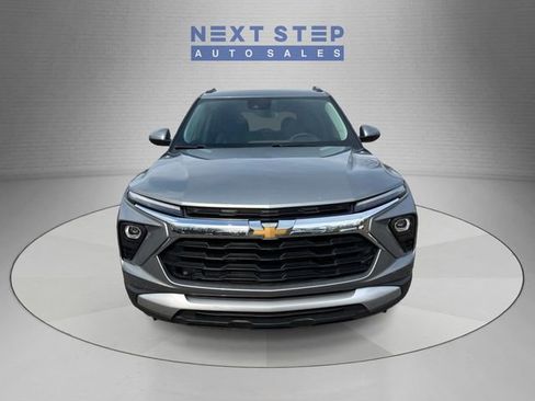 Used 2024 Chevrolet TrailBlazer LT w/ LT Cold Weather Package AWD/4WD image 2