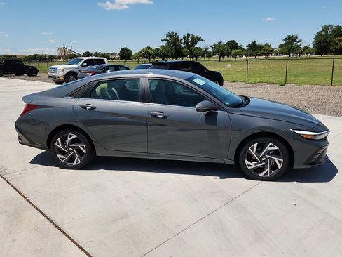 New 2025 Hyundai Elantra Limited image 5