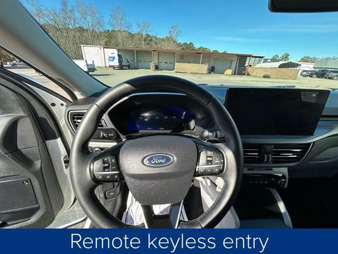 Used 2025 Ford Escape Platinum w/ Premium Technology Package image 31