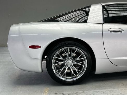 Used 2002 Chevrolet Corvette Coupe RWD image 10