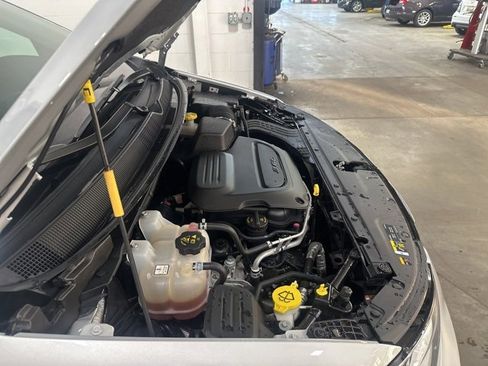 Used 2024 Chrysler Pacifica Touring-L image 34