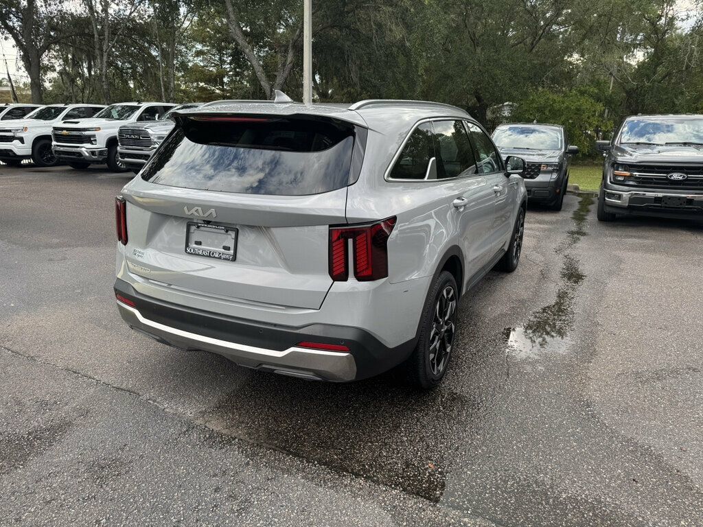 Used 2025 Kia Sorento SX FWD image 12