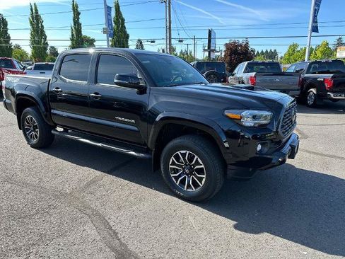Used 2021 Toyota Tacoma TRD Sport w/ TRD Premium Sport Package AWD/4WD image 9