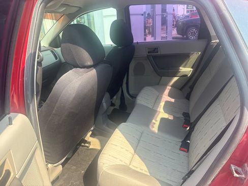 Used 2011 Ford Focus SE FWD image 12