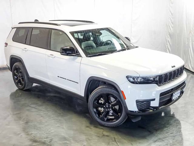Used 2023 Jeep Grand Cherokee L Altitude AWD/4WD image 6
