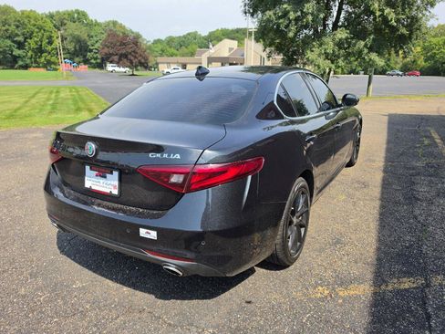 Used 2017 Alfa Romeo Giulia AWD image 5
