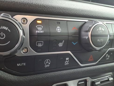 Used 2025 Jeep Wrangler Sport S image 15