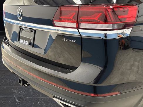Used 2023 Volkswagen Atlas SE image 32