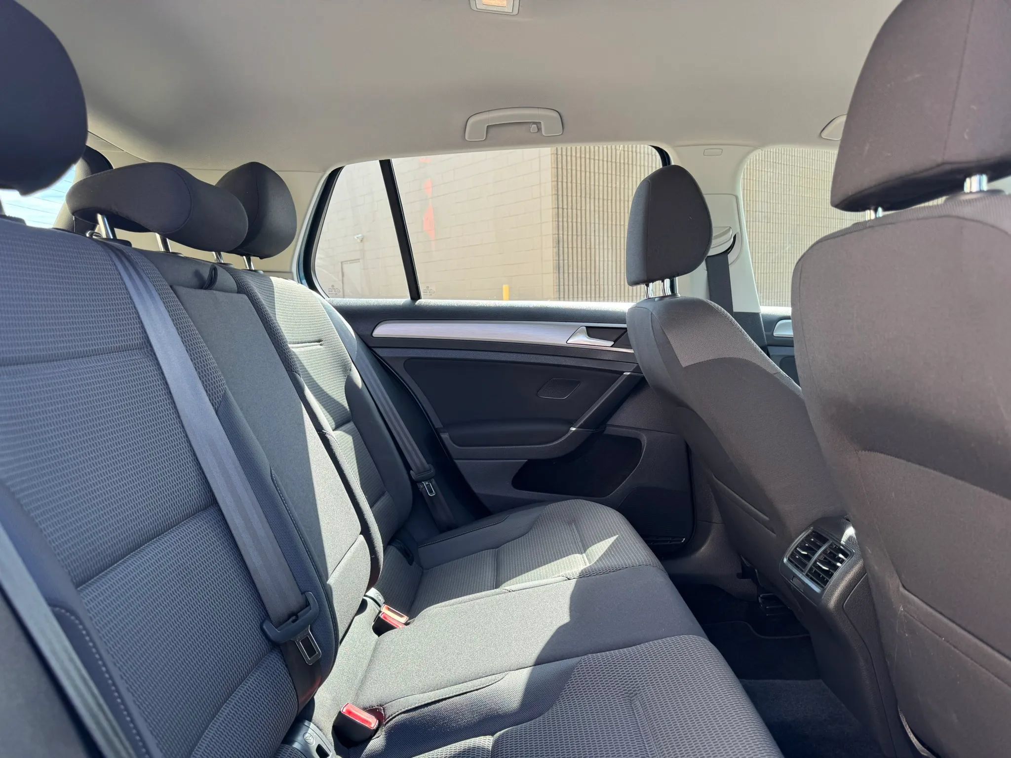 Used 2017 Volkswagen Golf SEL FWD image 29