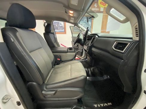 Used 2018 Nissan Titan S w/ S Utility Package image 18