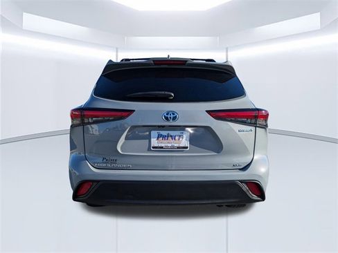 Used 2023 Toyota Highlander Bronze Edition image 6