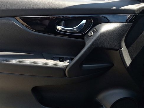 Used 2021 Nissan Rogue Sport SV image 13