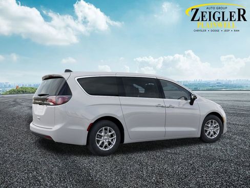 New 2026 Chrysler Voyager LX image 4