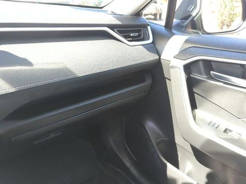 Used 2022 Toyota RAV4 XLE Premium AWD/4WD image 8