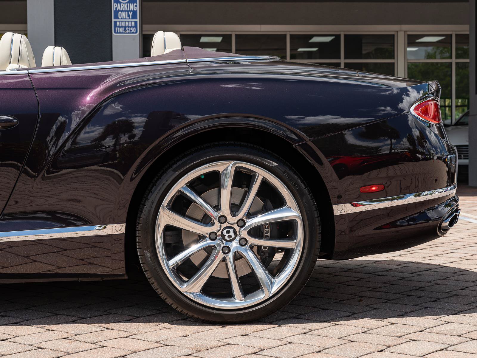 Used 2022 Bentley Continental GT Mulliner AWD/4WD image 39