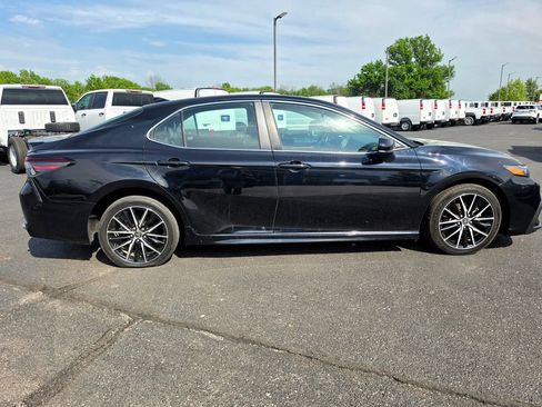 Used 2021 Toyota Camry SE FWD image 8