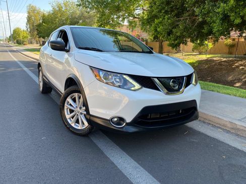 Used 2018 Nissan Rogue Sport AWD image 2