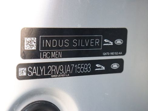 Used 2018 Land Rover Range Rover Velar R-Dynamic SE image 61