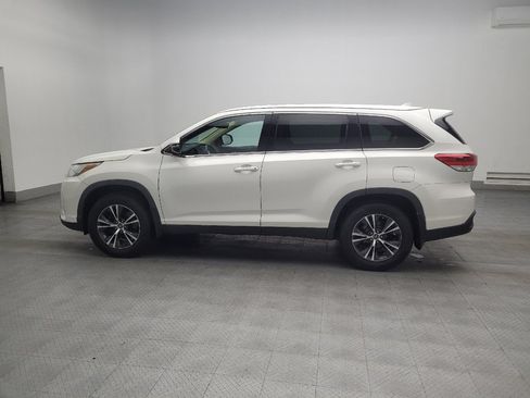 Used 2019 Toyota Highlander SE image 3