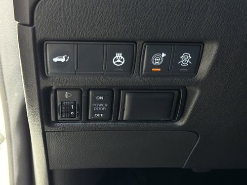 Used 2019 Nissan Armada Platinum w/ Captain's Chairs Package RWD image 17