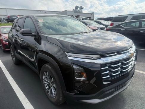 Used 2025 Chevrolet Equinox LT image 3