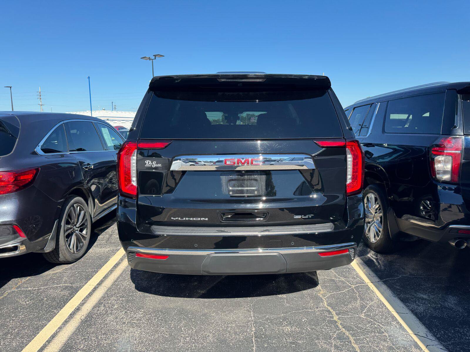 Used 2024 GMC Yukon SLT w/ SLT Luxury Package AWD/4WD image 14