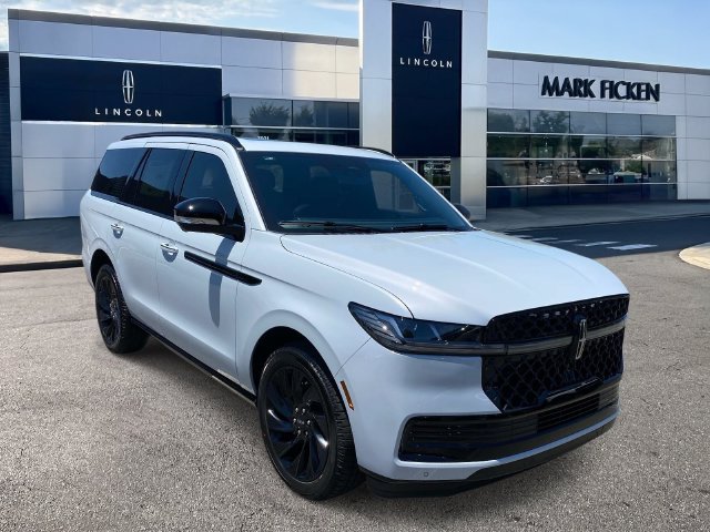 New 2026 Lincoln Navigator Reserve w/ Jet Appearance Package AWD/4WD image 1
