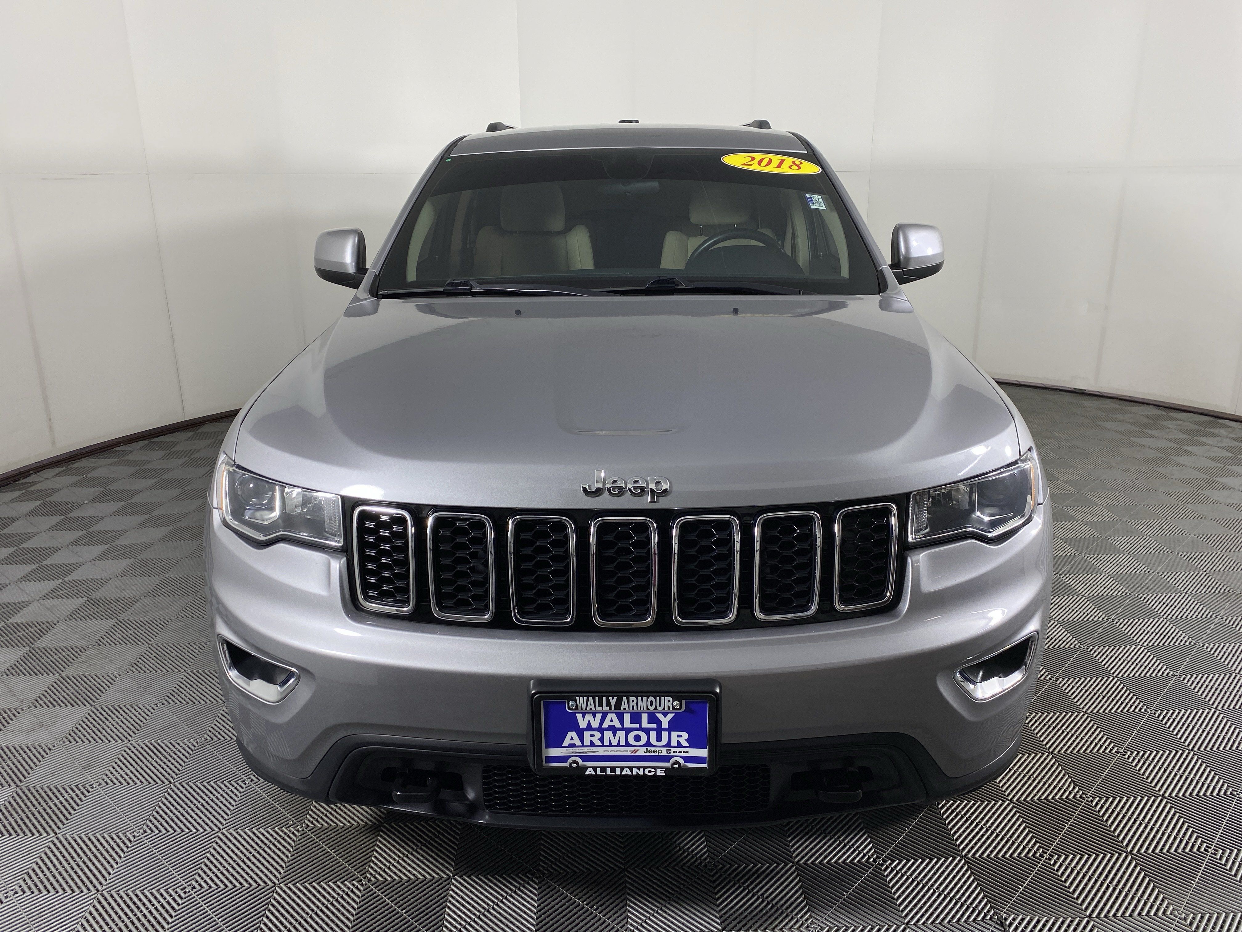 Used 2018 Jeep Grand Cherokee Laredo AWD/4WD image 11