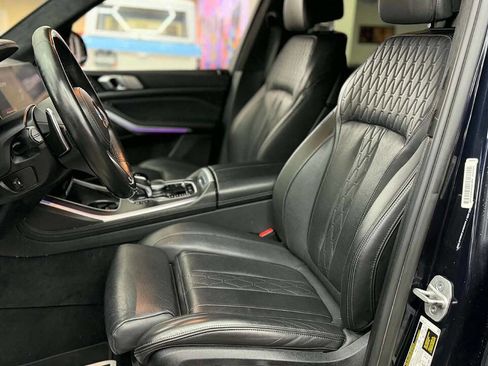Used 2022 BMW X7 xDrive40i w/ M Sport Package AWD/4WD image 11