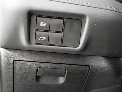 Certified 2022 Toyota Highlander LE image 11