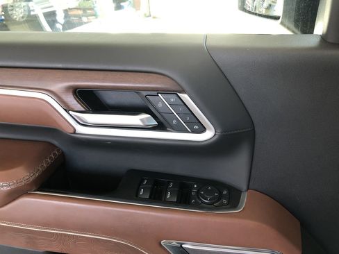 Used 2025 GMC Sierra 2500 Denali Ultimate image 12