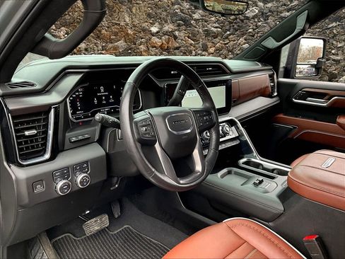 Used 2024 GMC Sierra 2500 Denali Ultimate image 11