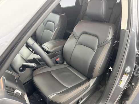 Used 2025 Nissan Pathfinder SL image 11