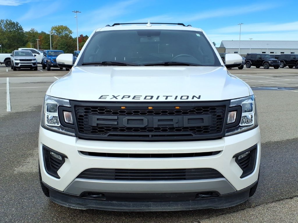 Used 2018 Ford Expedition XLT w/ Equipment Group 202A AWD/4WD image 2