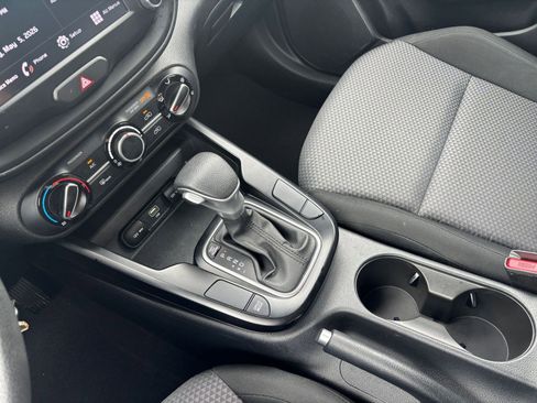 Used 2025 Kia Soul LX w/ LX Technology Package FWD image 39