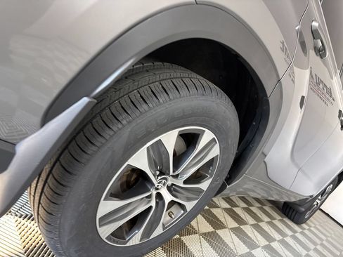 Used 2025 Toyota Highlander XLE AWD/4WD image 39