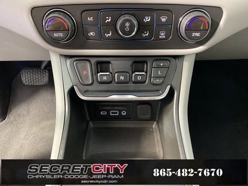 Used 2018 GMC Terrain SLE w/ Driver Convenience Package image 23