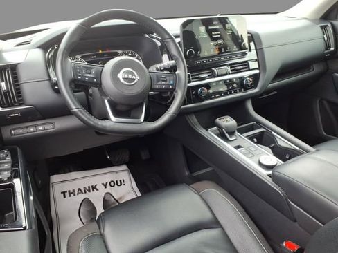 Used 2024 Nissan Pathfinder SL image 6