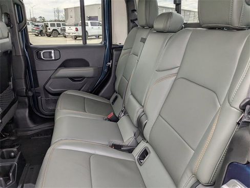 Used 2025 Jeep Gladiator Mojave w/ Safety Group image 13