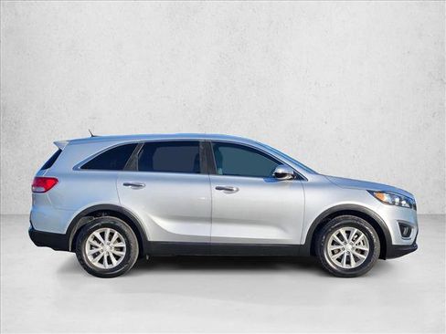 Used 2017 Kia Sorento L FWD image 4
