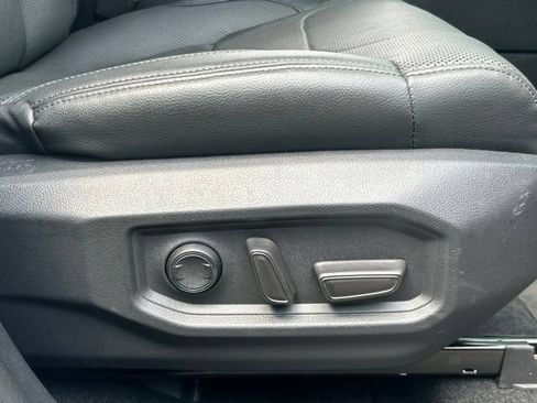 Used 2022 Toyota Tundra Limited w/ TRD Off-Road Package AWD/4WD image 31