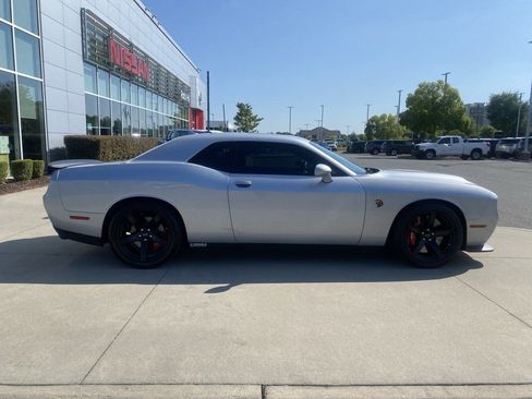 Used 2023 Dodge Challenger SRT Hellcat w/ Driver Convenience Group RWD image 4