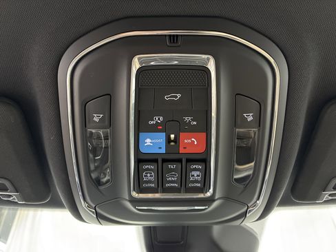 Certified 2024 Jeep Grand Cherokee L Limited w/ Luxury Tech Group II AWD/4WD image 22