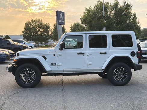 Used 2025 Jeep Wrangler Unlimited Sahara AWD/4WD image 6