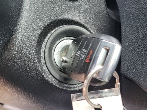 Used 2016 Kia Sorento LX w/ LX Convenience Package image 23