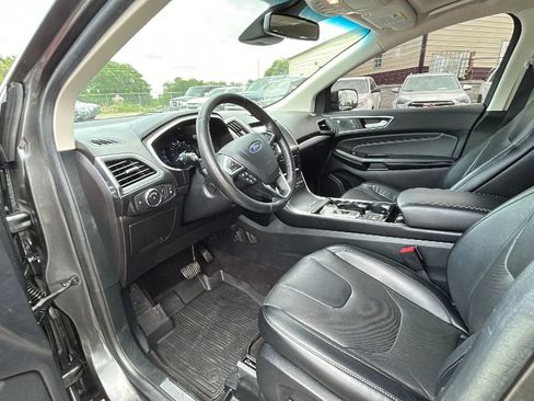 Used 2019 Ford Edge Titanium w/ Equipment Group 301A AWD/4WD image 2