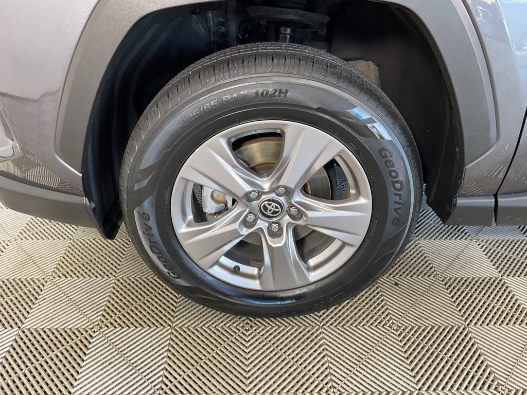 Used 2025 Toyota RAV4 XLE FWD image 5
