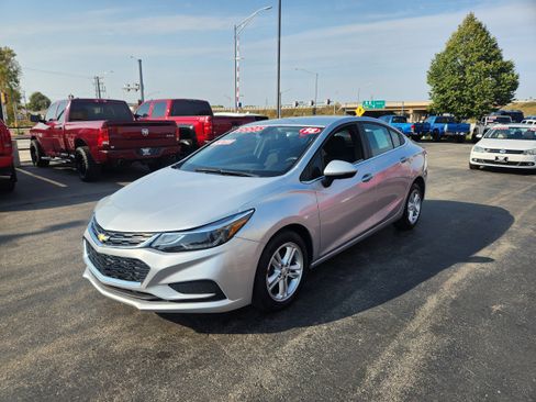 Used 2018 Chevrolet Cruze LT w/ LT Fleet Convenience Package FWD image 3
